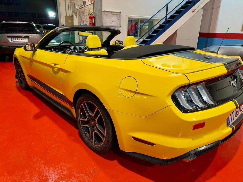 Usado Ford Mustang 314 CV (230 kW) 2018 Amararillo Coupe