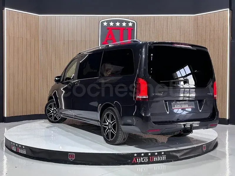 Usado Mercedes V300 Exclusive 239 CV (175 kW) 2019 Gris / plata Monovolumen