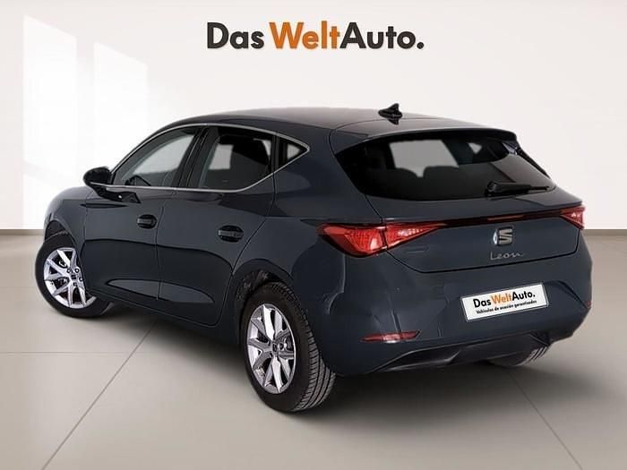 Käytetty Seat Leon Style 116 HP (85 kW) 2025 Sininen Sedan