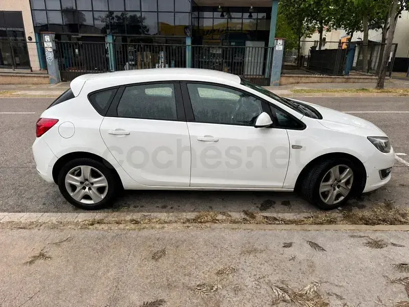 Usado Opel Astra Sportive 110 CV (80 kW) 2012 Blanco Berlina