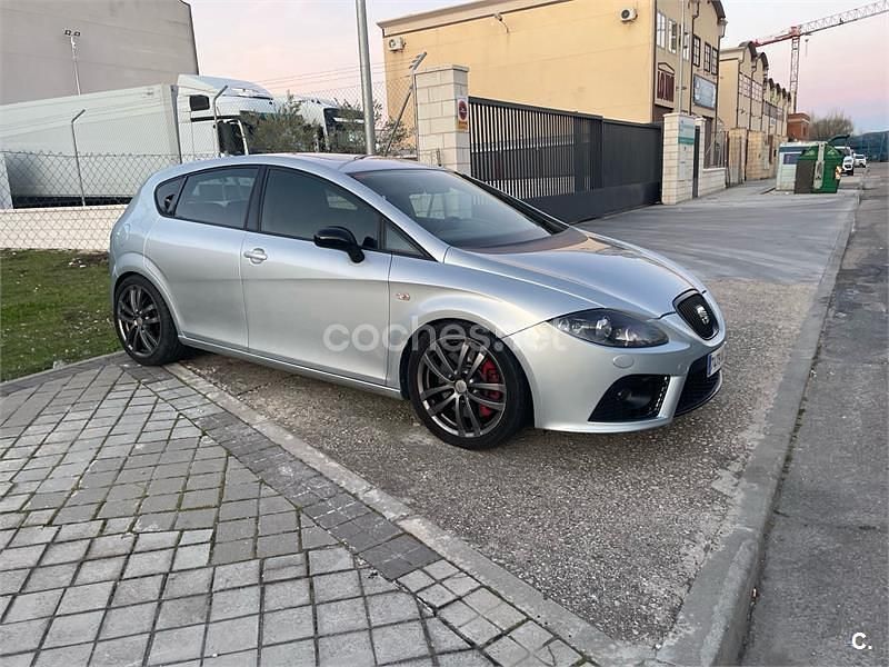 Usado Seat Leon CUPRA 240 CV (176 kW) 2008 Gris / plata Utilitario
