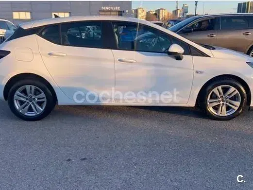Usado Opel Astra Dynamic 110 CV (80 kW) 2018 Blanco Berlina