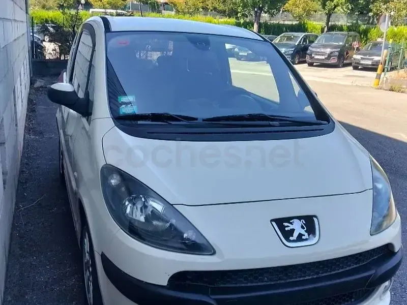 Usado Peugeot 1007 110 CV (80 kW) 2007 Blanco Monovolumen