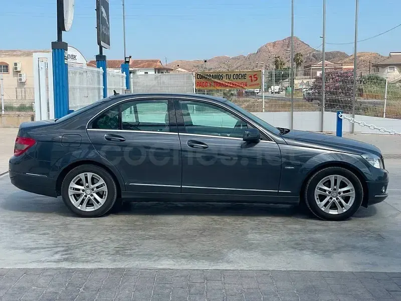 Usado Mercedes C200 Avantgarde 136 CV (100 kW) 2010 Negro Berlina