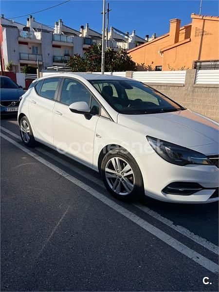 Usado Opel Astra 105 CV (77 kW) 2021 Blanco Berlina