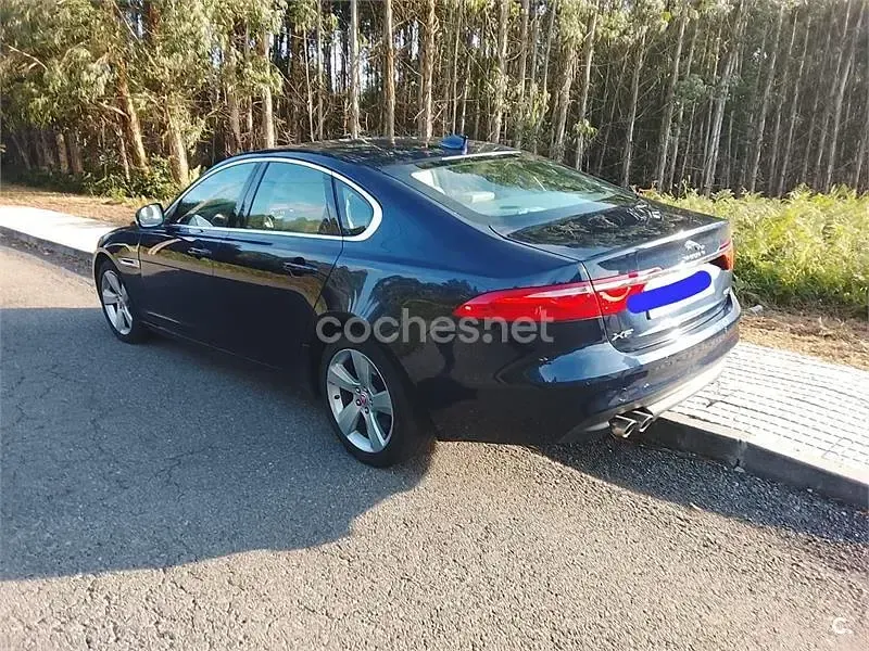 Usado Jaguar XF Prestige 180 CV (132 kW) 2018 Azul Berlina
