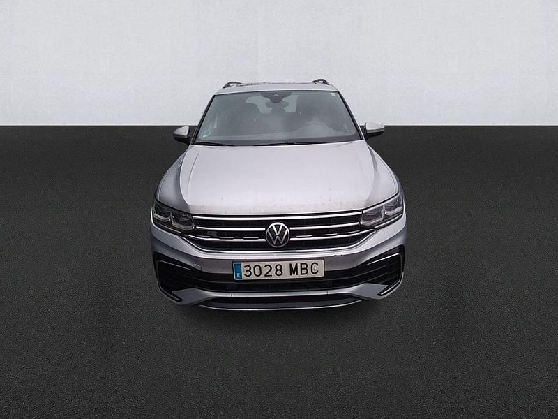 Usado VW Tiguan R-line 150 CV (110 kW) 2022 Gris / plata SUV