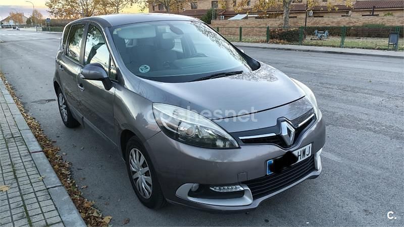 Usado Renault Scénic III 95 CV (69 kW) 2014 Gris / plata Monovolumen