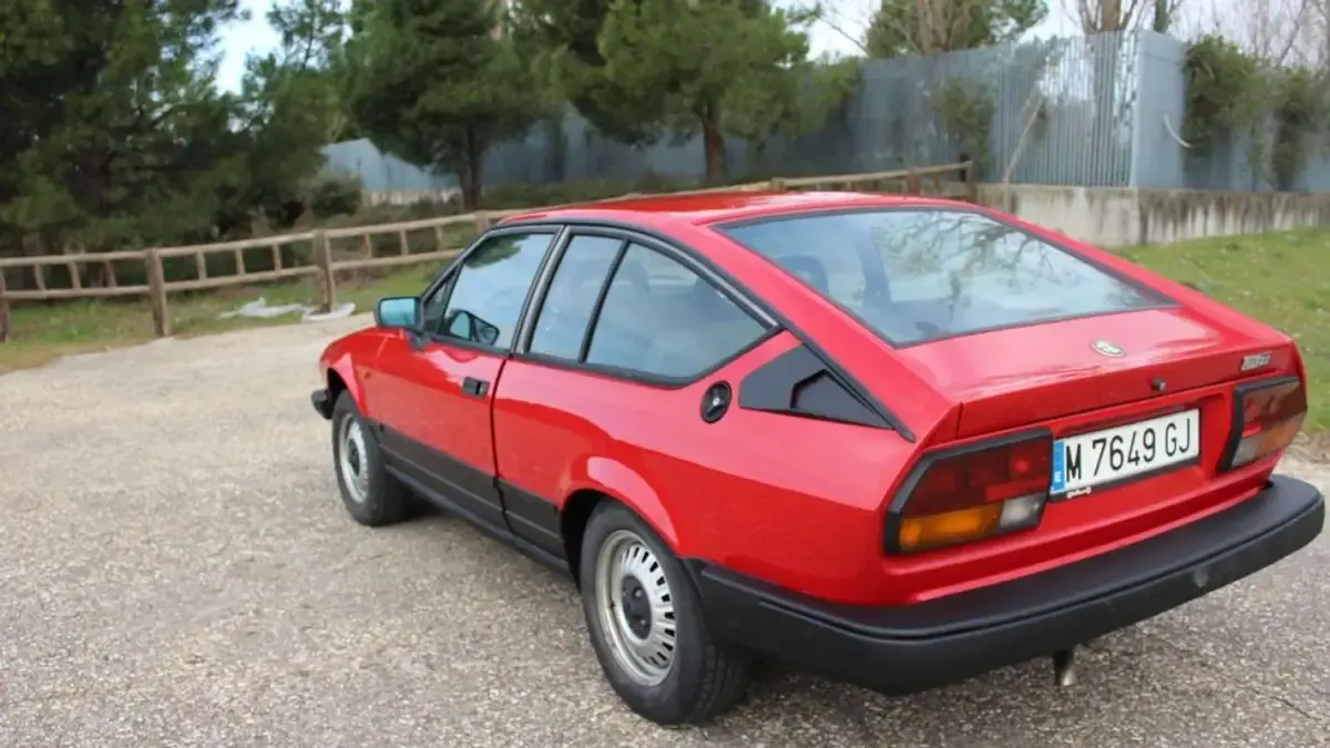 Usado Alfa Romeo GTV 131 CV (96 kW) 1985 Rojo Coupe