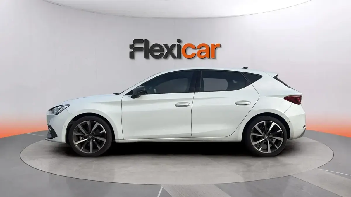 Usado Seat Leon Style 131 CV (96 kW) 2022 Blanco Berlina
