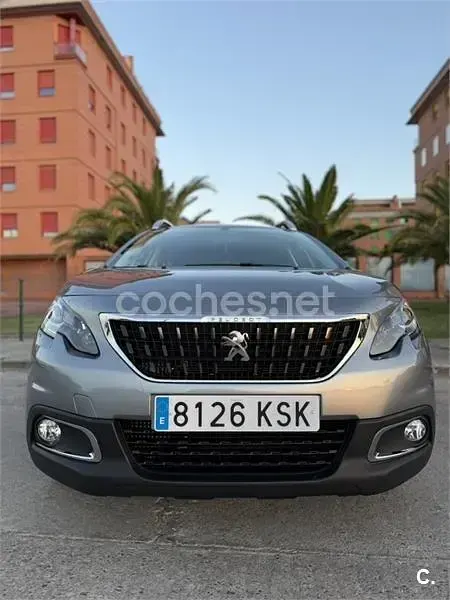 Usado Peugeot 2008 Style 100 CV (73 kW) 2018 Gris / plata SUV