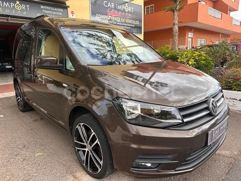 Usado VW Caddy Maxi Trendline 102 CV (75 kW) 2016 Marrón Monovolumen