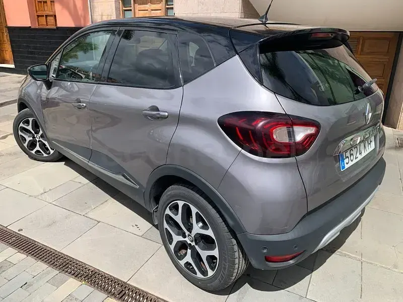 Usado Renault Captur Life 90 CV (66 kW) 2019 Gris / plata SUV