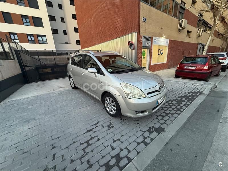 Usado Toyota Corolla Verso Sol 129 CV (94 kW) 2005 Gris / plata Monovolumen