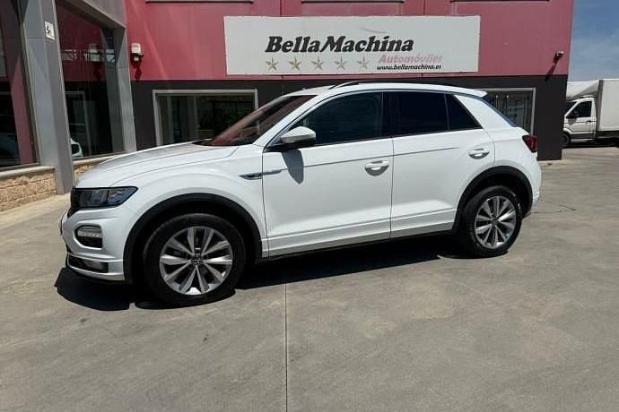 Usado VW T-Roc Advance 111 CV (81 kW) 2022 Amarillo SUV