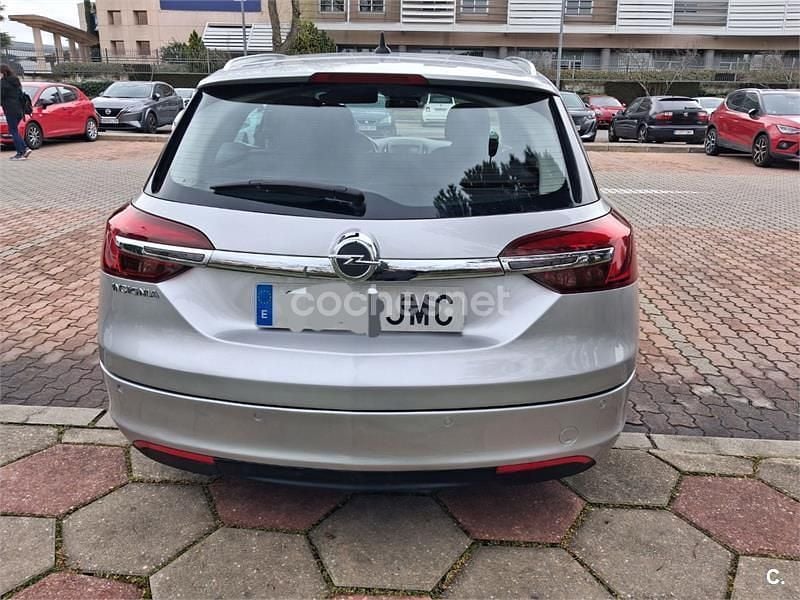 Usado Opel Insignia Business 136 CV (100 kW) 2016 Gris / plata Familiar