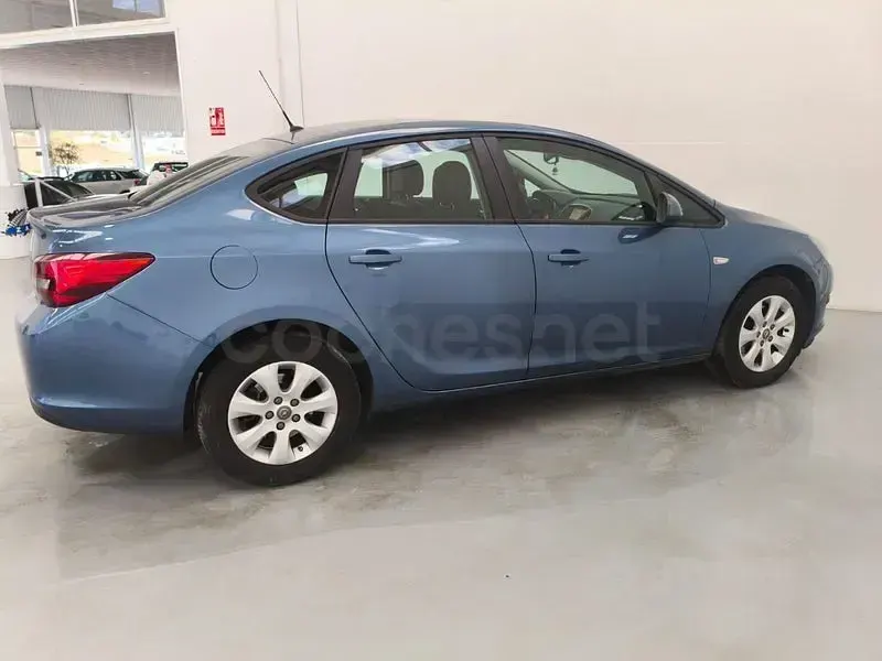 Usado Opel Astra Elegance 110 CV (80 kW) 2016 Azul Berlina