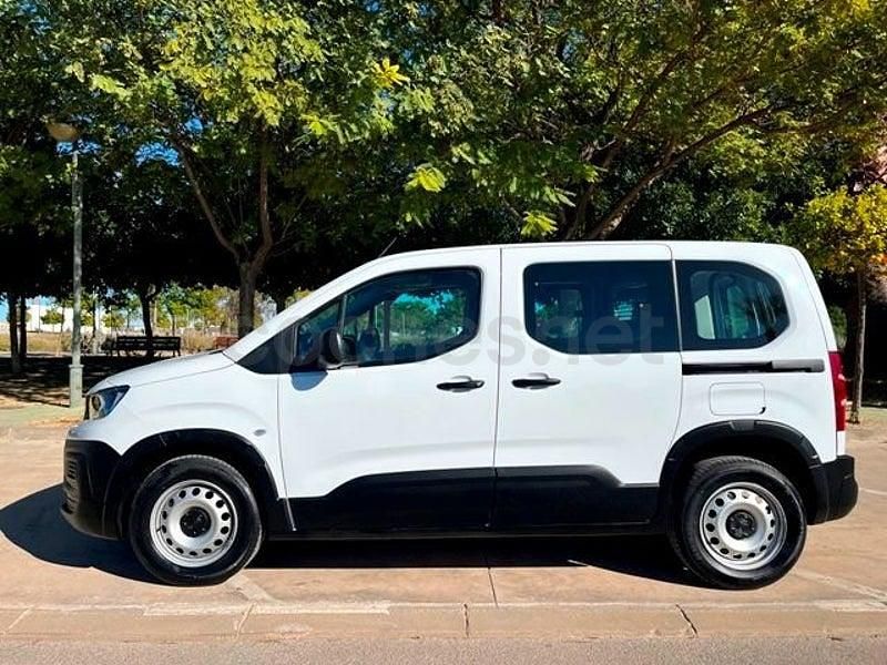 Usado Peugeot Rifter Allure 100 CV (73 kW) 2023 Blanco Monovolumen