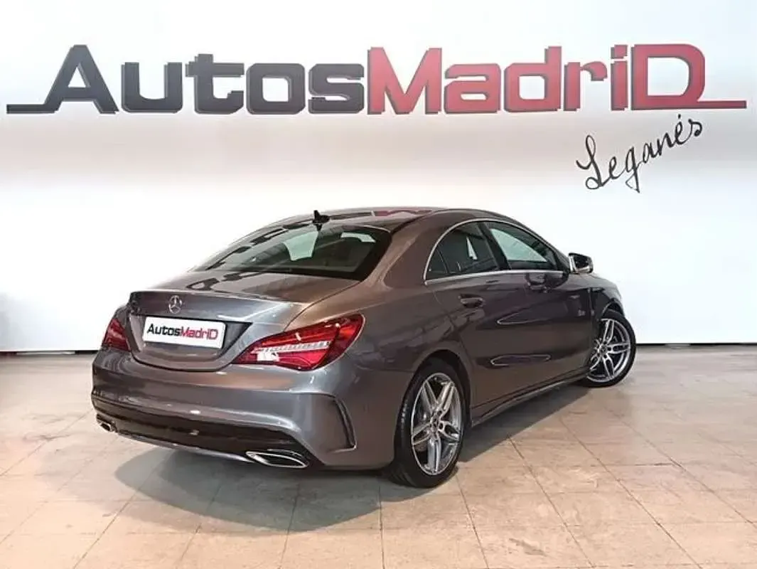 Usado Mercedes CLA200 156 CV (114 kW) 2018 Gris Berlina
