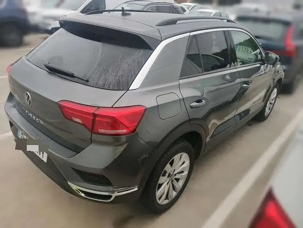 Usado VW T-Roc Advance 116 CV (85 kW) 2021 Gris SUV