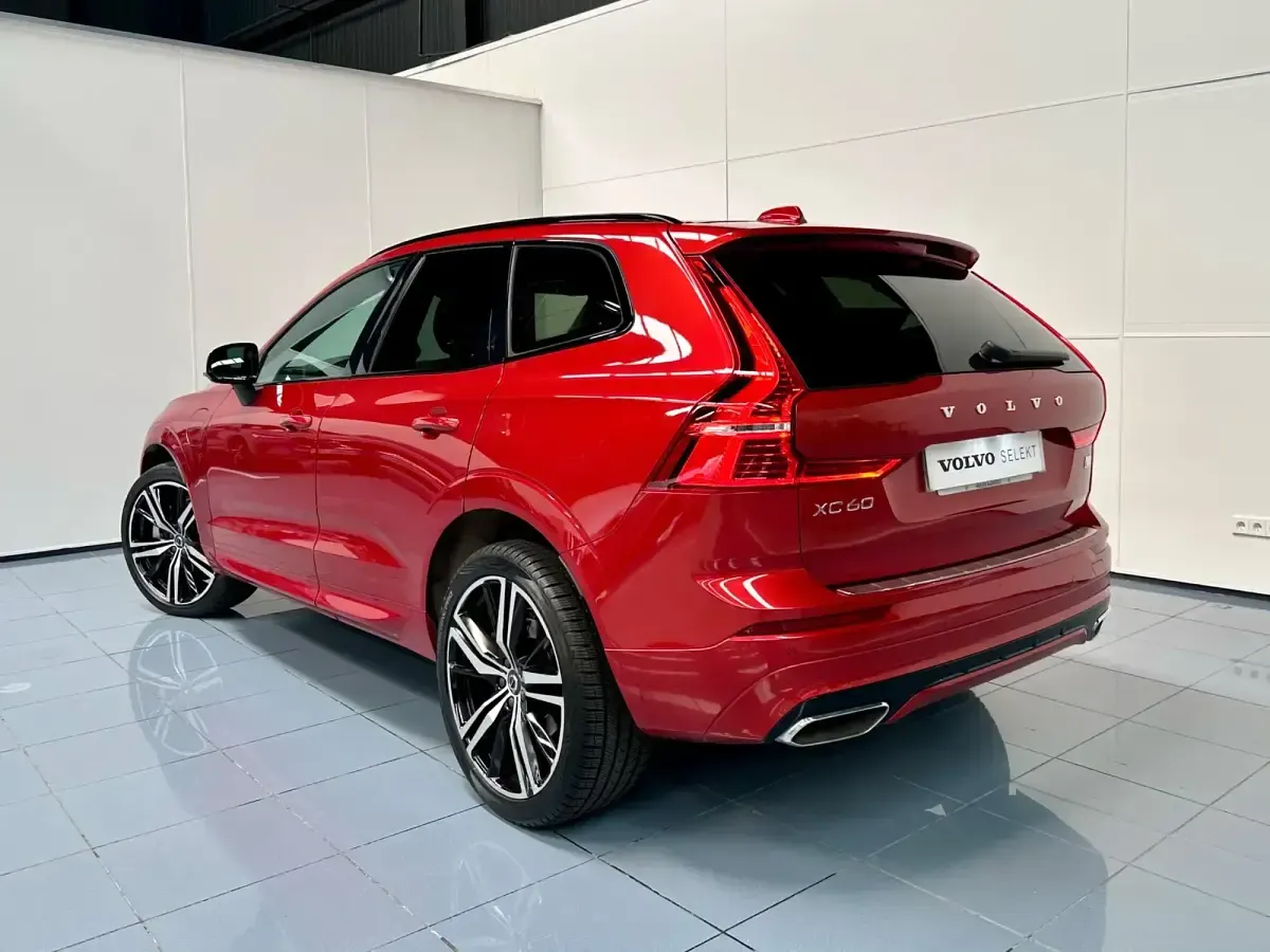 Usado Volvo XC60 R-Design 350 CV (257 kW) 2021 Rojo SUV