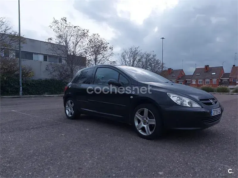 Usado Peugeot 307 136 CV (100 kW) 2004 Negro Berlina