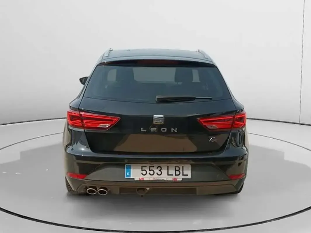 Usado Seat Leon FR 150 CV (110 kW) 2019 Negro Utilitario