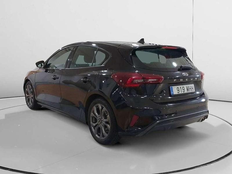 Usado Ford Focus ST-Line 126 CV (92 kW) 2023 Negro Utilitario