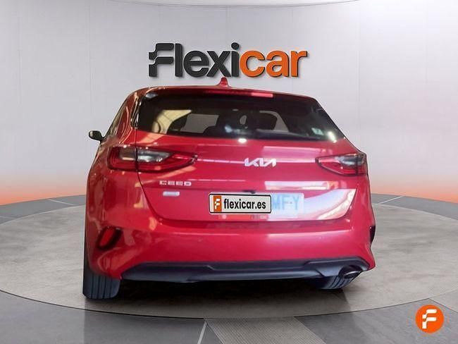 Usado Kia Ceed 136 CV (100 kW) 2023 Rojo Utilitario