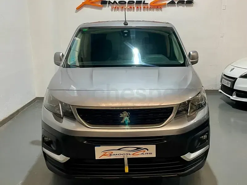 Usado Peugeot Rifter Active 100 CV (73 kW) 2021 Gris / plata Monovolumen