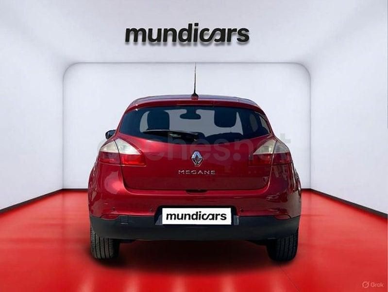 Usado Renault Mégane Dynamique 140 CV (102 kW) 2010 Rojo Berlina