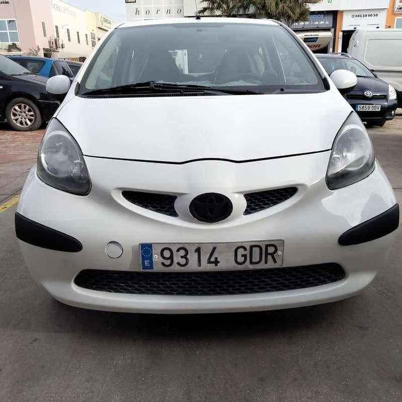 Usado Toyota Aygo 54 CV (39 kW) 2008 Blanco Utilitario