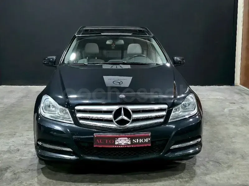 Usado Mercedes C200 136 CV (100 kW) 2012 Azul Familiar