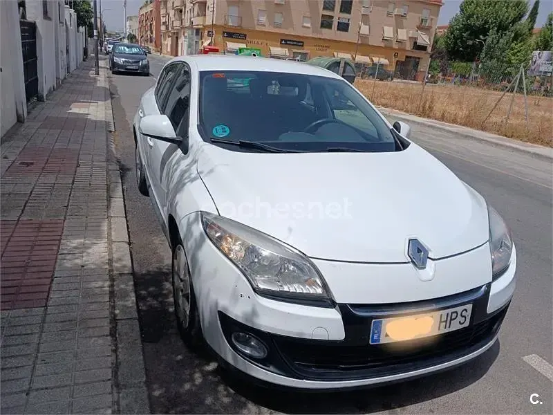 Usado Renault Mégane Dynamique 115 CV (84 kW) 2013 Blanco Berlina