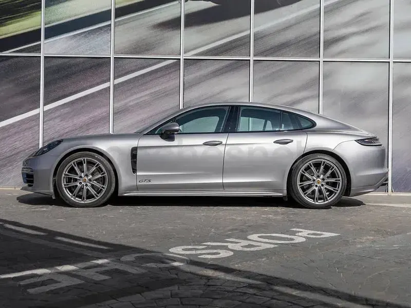 Usado Porsche Panamera GTS 480 CV (353 kW) 2023 Gris / plata Utilitario