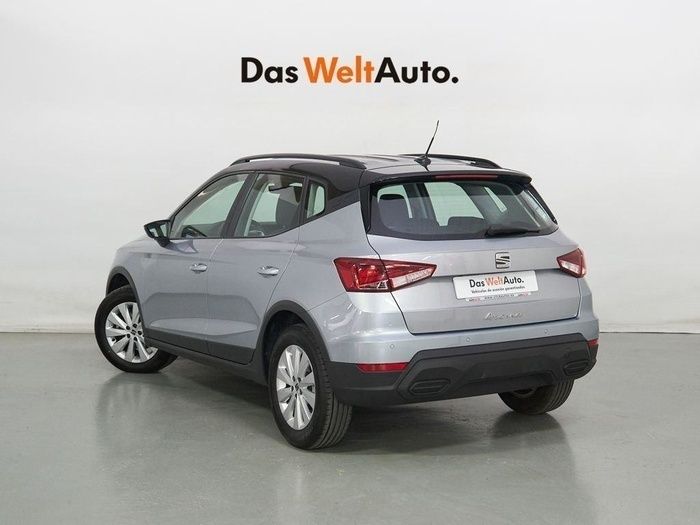 Gris plata Usado 2025 Seat Arona Style SUV | 20.900 € (Precio justo) - Imagen 1/4