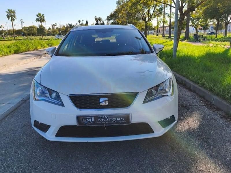 Usado Seat Leon Reference 110 CV (80 kW) 2016 Blanco Familiar