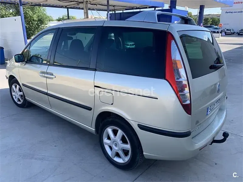 Usado Fiat Ulysse Emotion 136 CV (100 kW) 2006 Beige Monovolumen