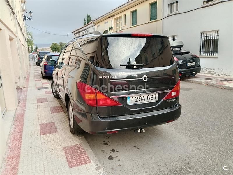 Usado Ssangyong (KGM) Rodius 165 CV (121 kW) 2008 Negro Monovolumen