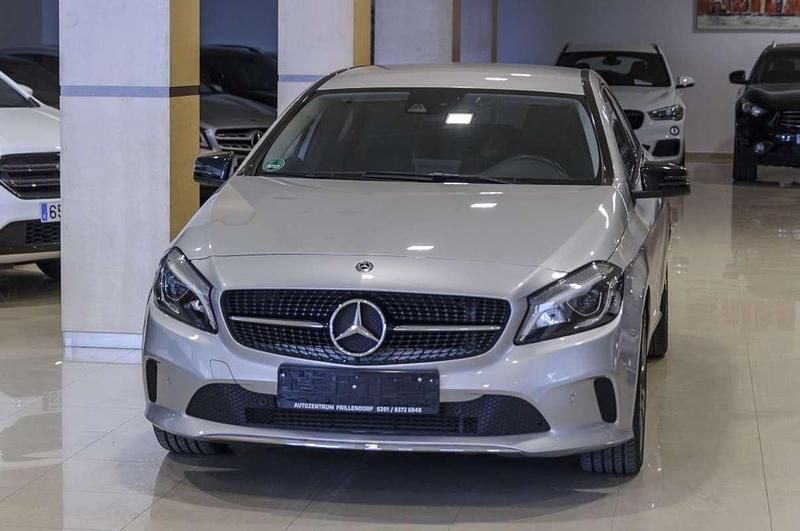 Usado Mercedes A200 136 CV (100 kW) 2018 Gris Utilitario