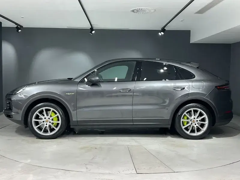 Usado Porsche Cayenne E-Hybrid 462 CV (339 kW) 2020 Gris / plata SUV