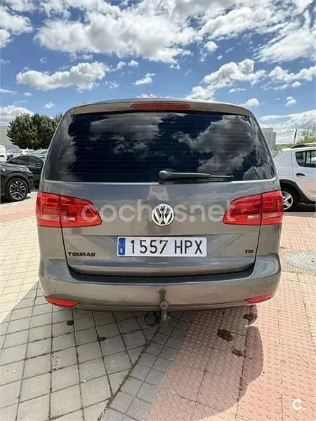 Begagnad VW Touran Advance 105 HK (77 kW) 2013 Grå Minibuss
