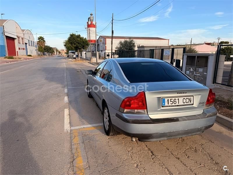 Usado Volvo S60 163 CV (119 kW) 2002 Gris / plata Berlina