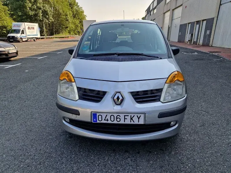 Usado Renault Modus Authentique 75 CV (55 kW) 2007 Gris / plata Monovolumen