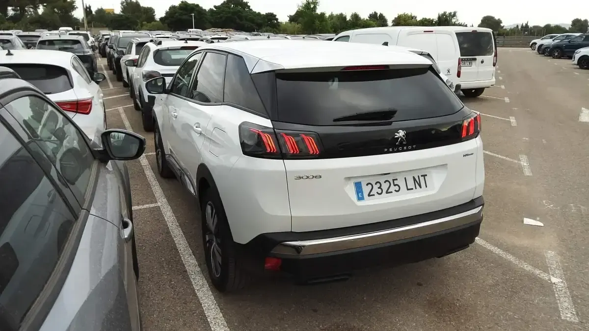 Usado Peugeot 3008 Allure 225 CV (165 kW) 2021 Blanco SUV
