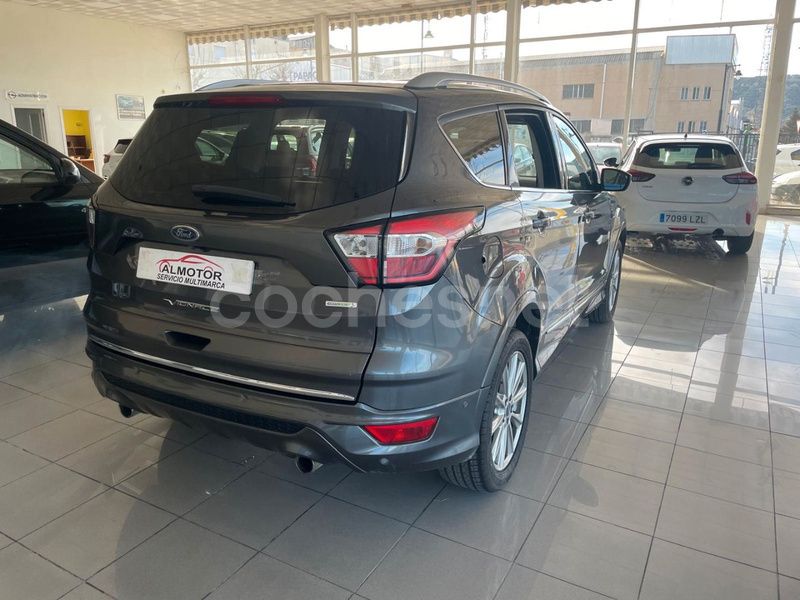 Usado Ford Kuga Vignale 180 CV (132 kW) 2018 Gris / plata SUV