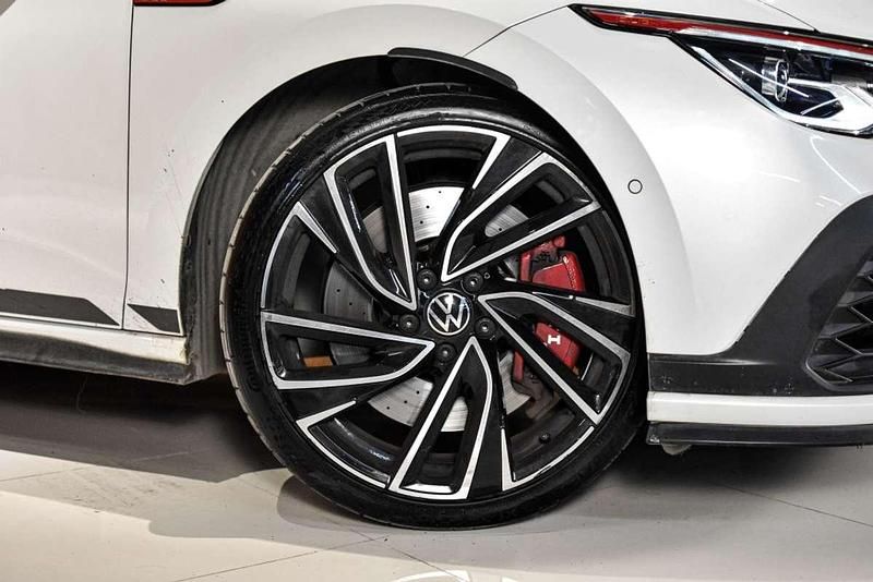 Usado VW Golf VII GTI 300 CV (220 kW) 2021 Blanco Utilitario