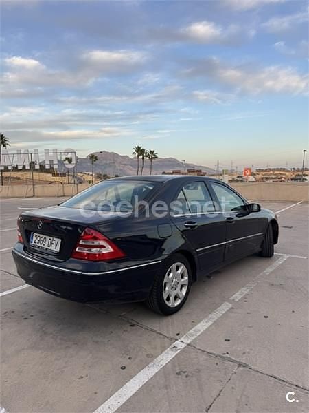 Usado Mercedes C180 Elegance 143 CV (105 kW) 2005 Azul Berlina