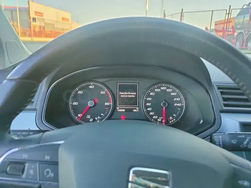 Usado Seat Arona Ecomotive 95 CV (69 kW) 2019 Azul SUV
