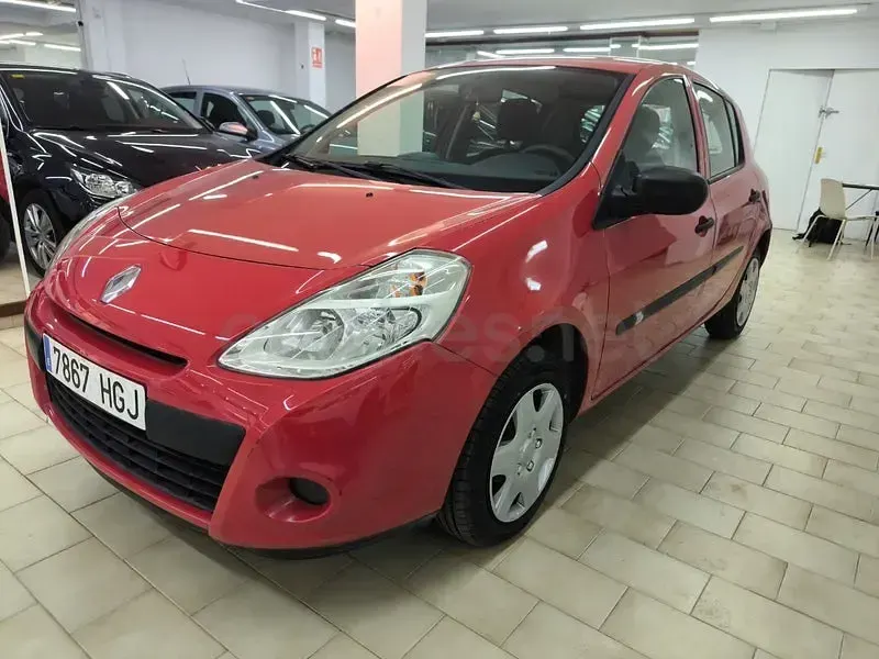 Usado Renault Clio II 75 CV (55 kW) 2011 Granate Berlina